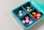 Truques práticos para organizar a caixa dos medicamentos