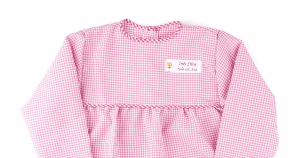 Etiqueta personalizada para bata escolar com nome da criança